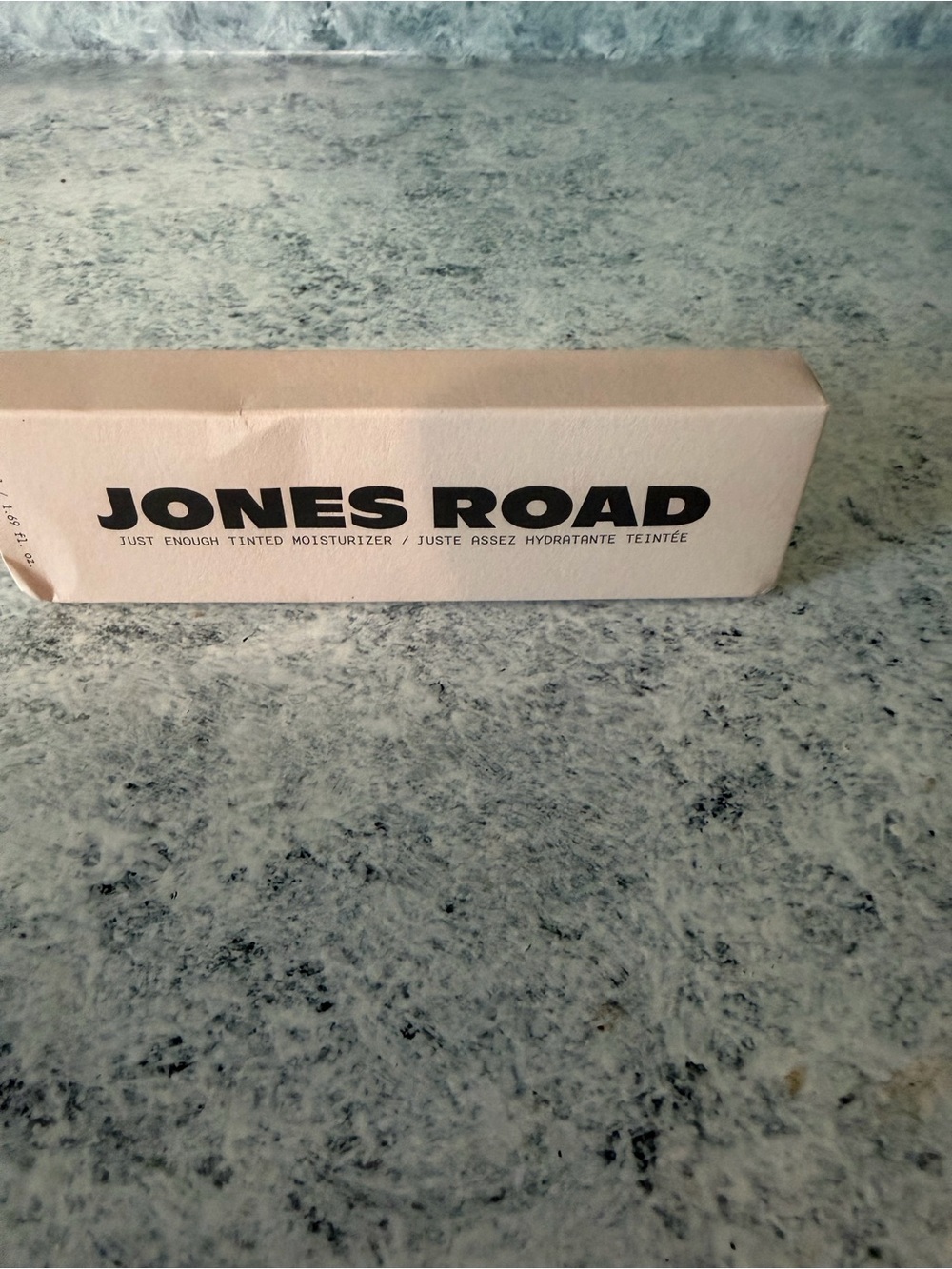 Jones Road Just Enough moisturizer primer — Light Clair